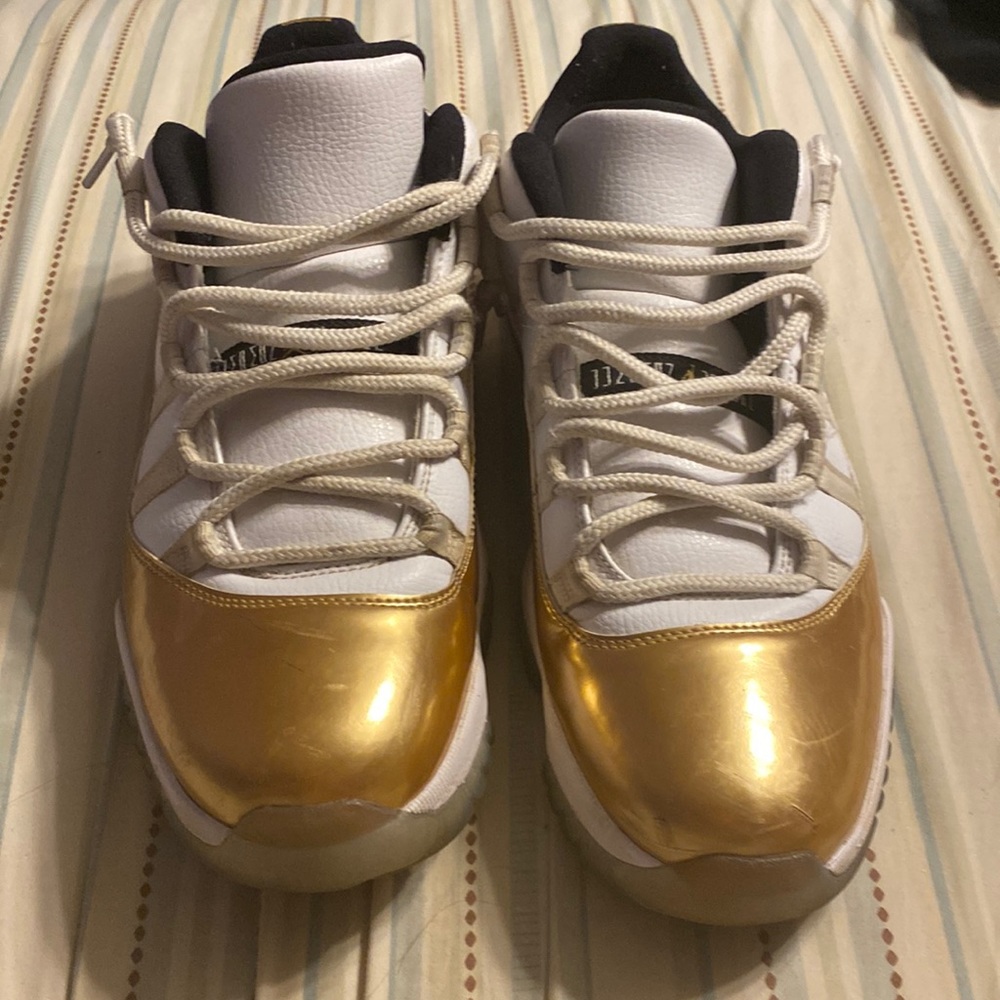 Jordan 11 low “closing ceremony” size 11